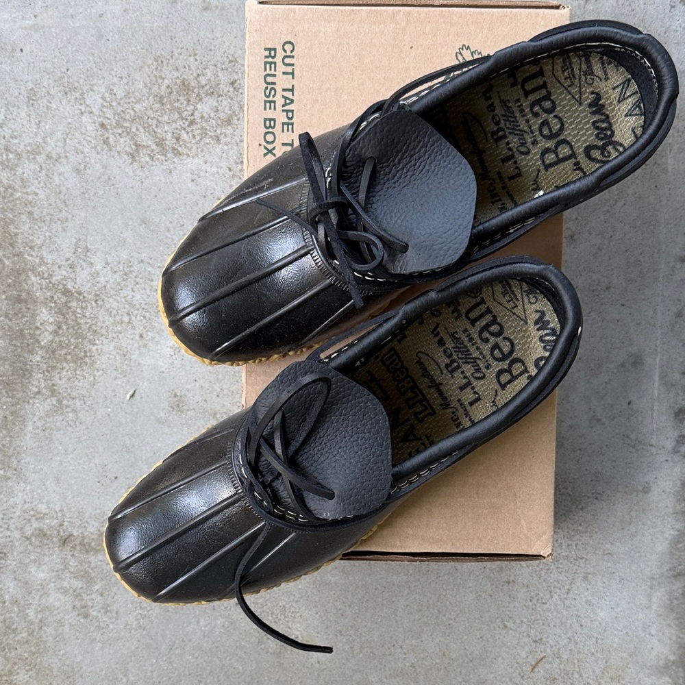 LL Bean Duck Shoes, Black Men’s Sz 10 w’s 11
New in Box